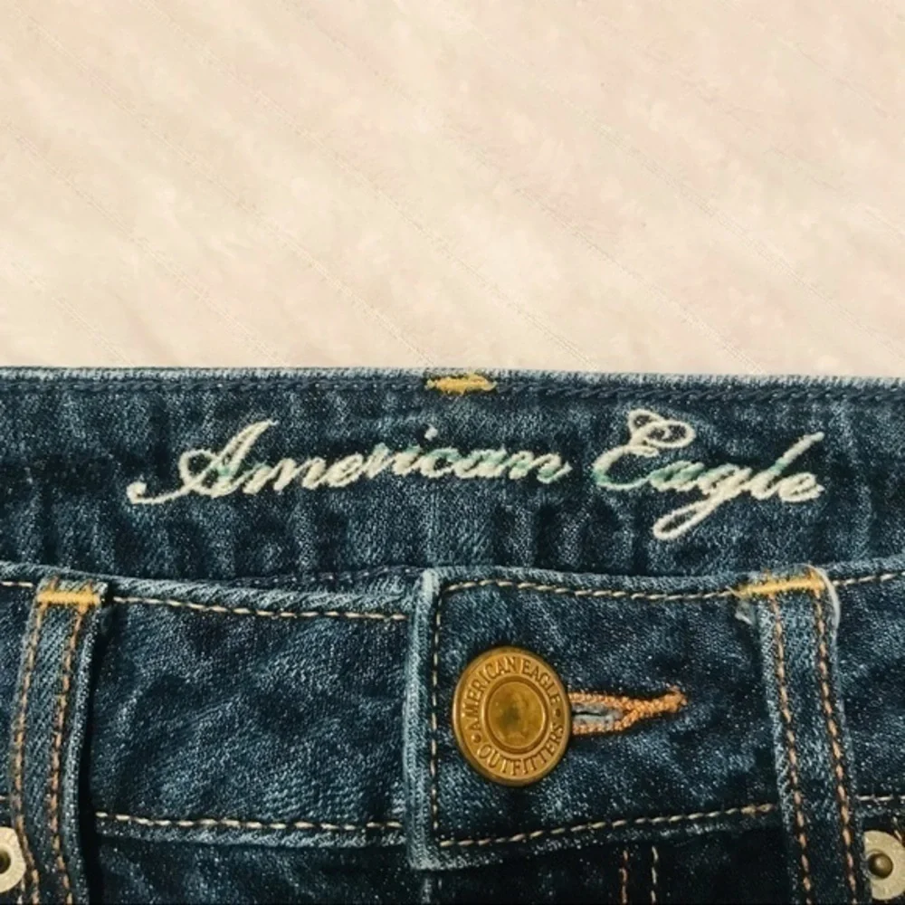American Eagle Outfitters Boyfriend Distressed Denim Jean Shorts Size 0 25